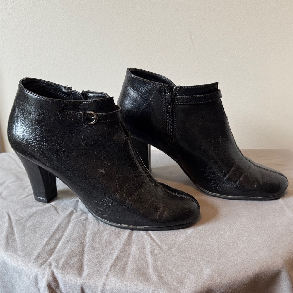 AEROSOLES Black Ankle Booties